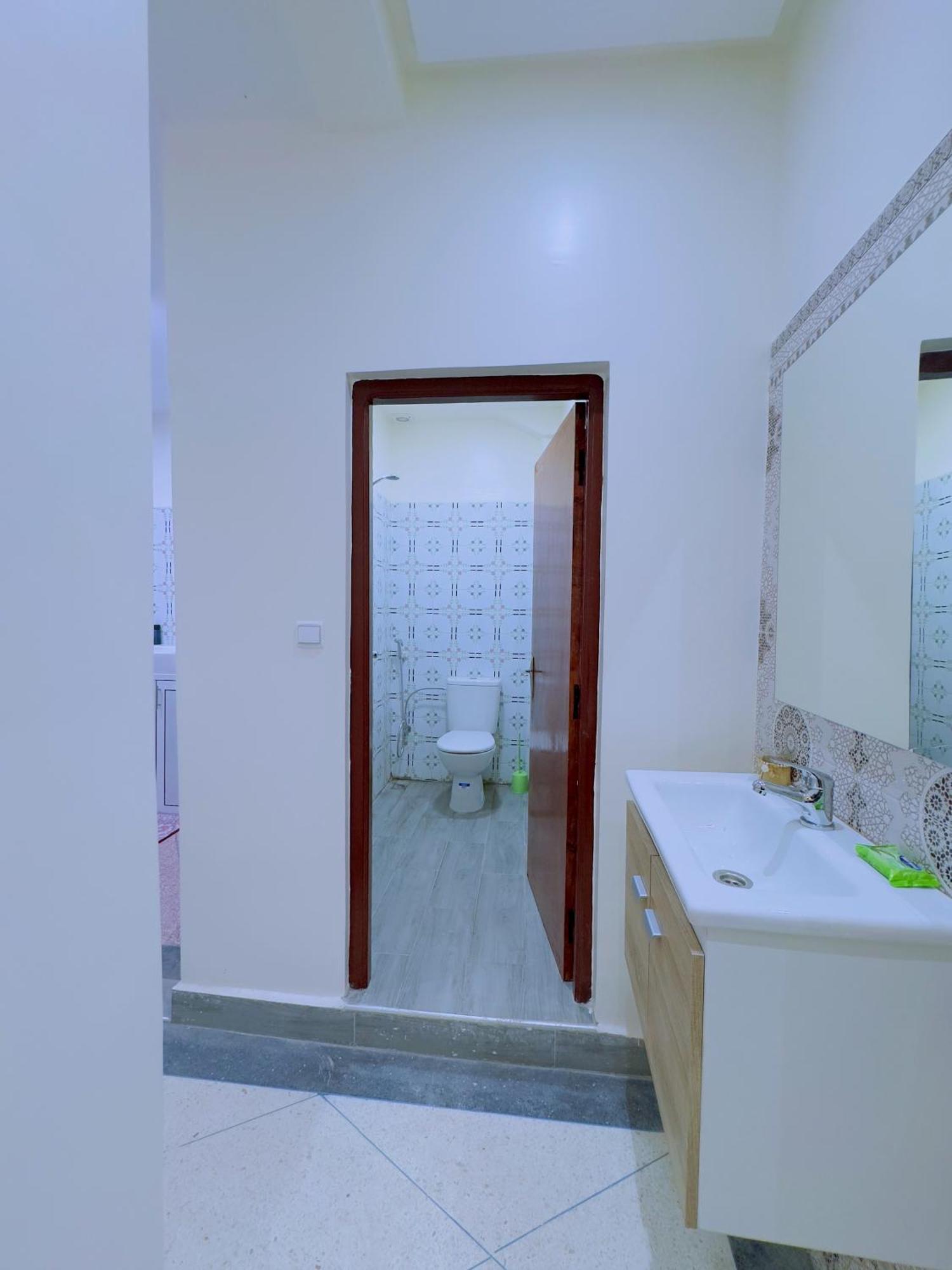 Quiet Central Home Near Beach - High Speed Wifi, Free Parking & Private Entry Agadir Exterior foto